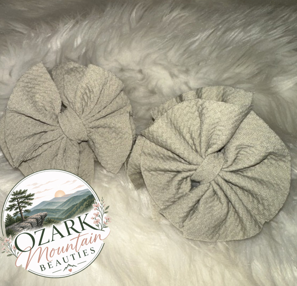 Beige shredded piggies hairbow set